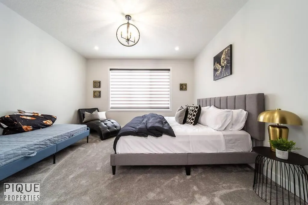 *New*Luxury Living*King Bed*Ac&Fireplace*Sleeps13! Edmonton 0*,  Canada